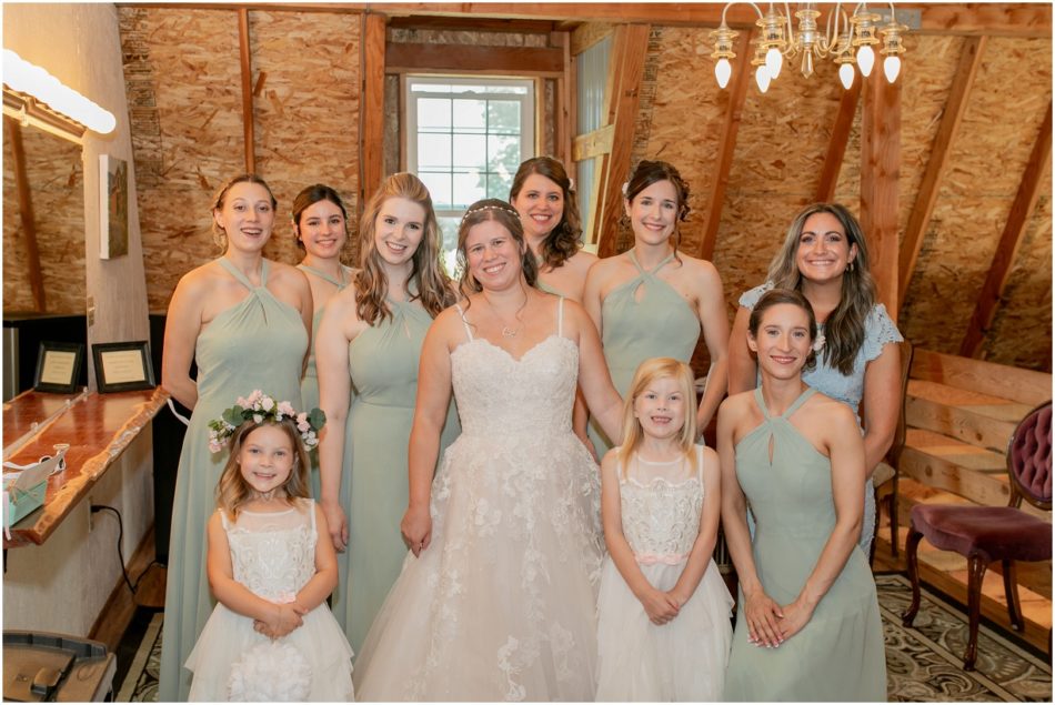 Wedding Party 075 950x635 Snohomish red barn Disney wedding