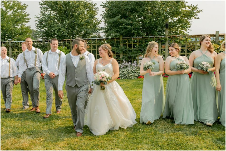 Wedding Party 155 950x635 Snohomish red barn Disney wedding