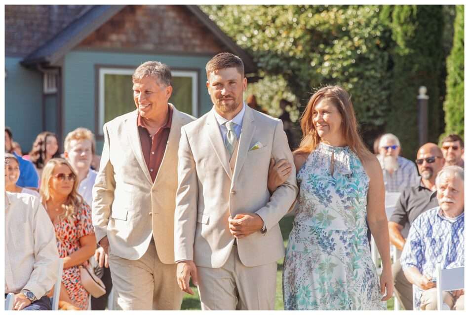 Green Gates at Flowing Lake Wedding Snohomish Wedding Photographer 0016 950x639 Green Gates at Flowing Lake Wedding | Snohomish Wedding Photographer